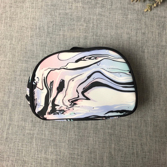 Avon Handbags - AVON / makeup bag